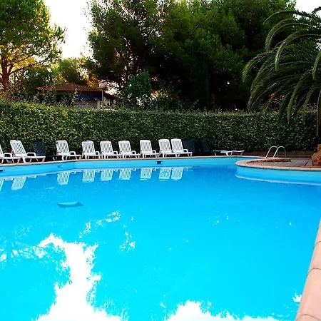Arcadius Le Petit Hotel