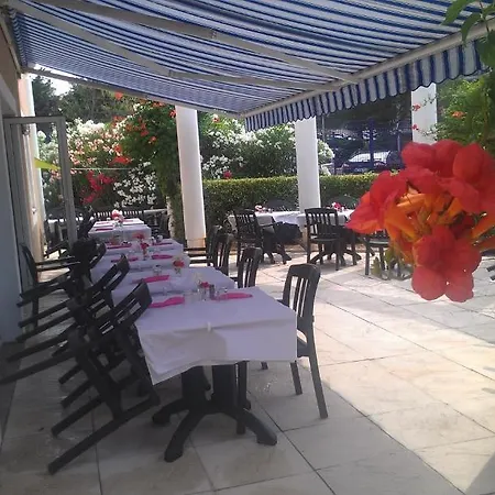 Arcadius Le Petit Hotel