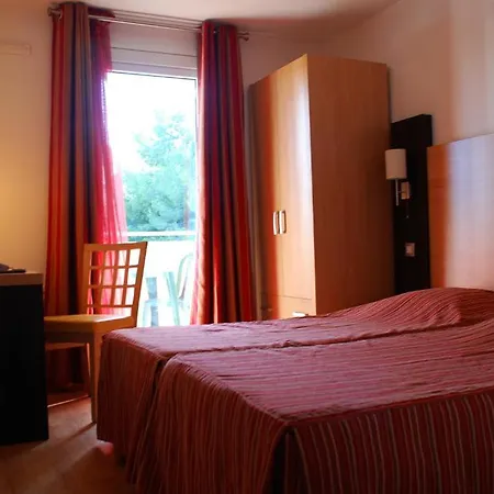Arcadius Le Petit Hotel