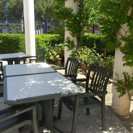 Arcadius Le Petit Hotel 2*