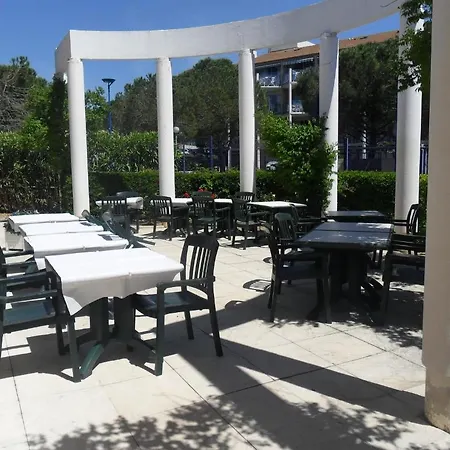 Arcadius Le Petit Hotel