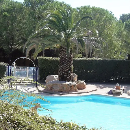 Arcadius Le Petit Hotel 2*